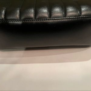 used twice ONLY. selling this bag due to my arthritis- can’t wear chain bags